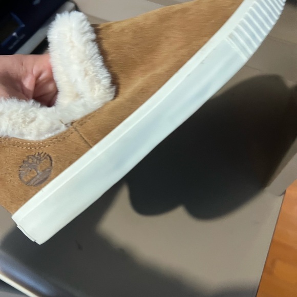 Timberland Brown Suede Slip-On Shoes with White Fur Sz 8 . Women’s, never used - Picture 4 of 6